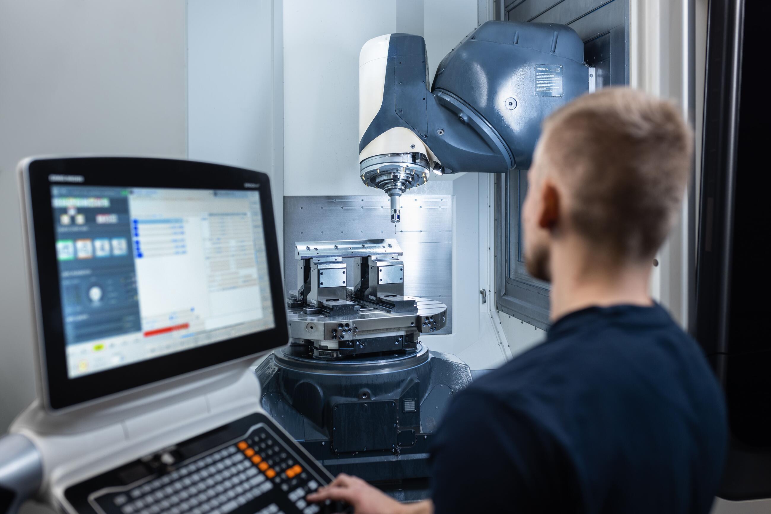 Custom production of machined parts according to documentation