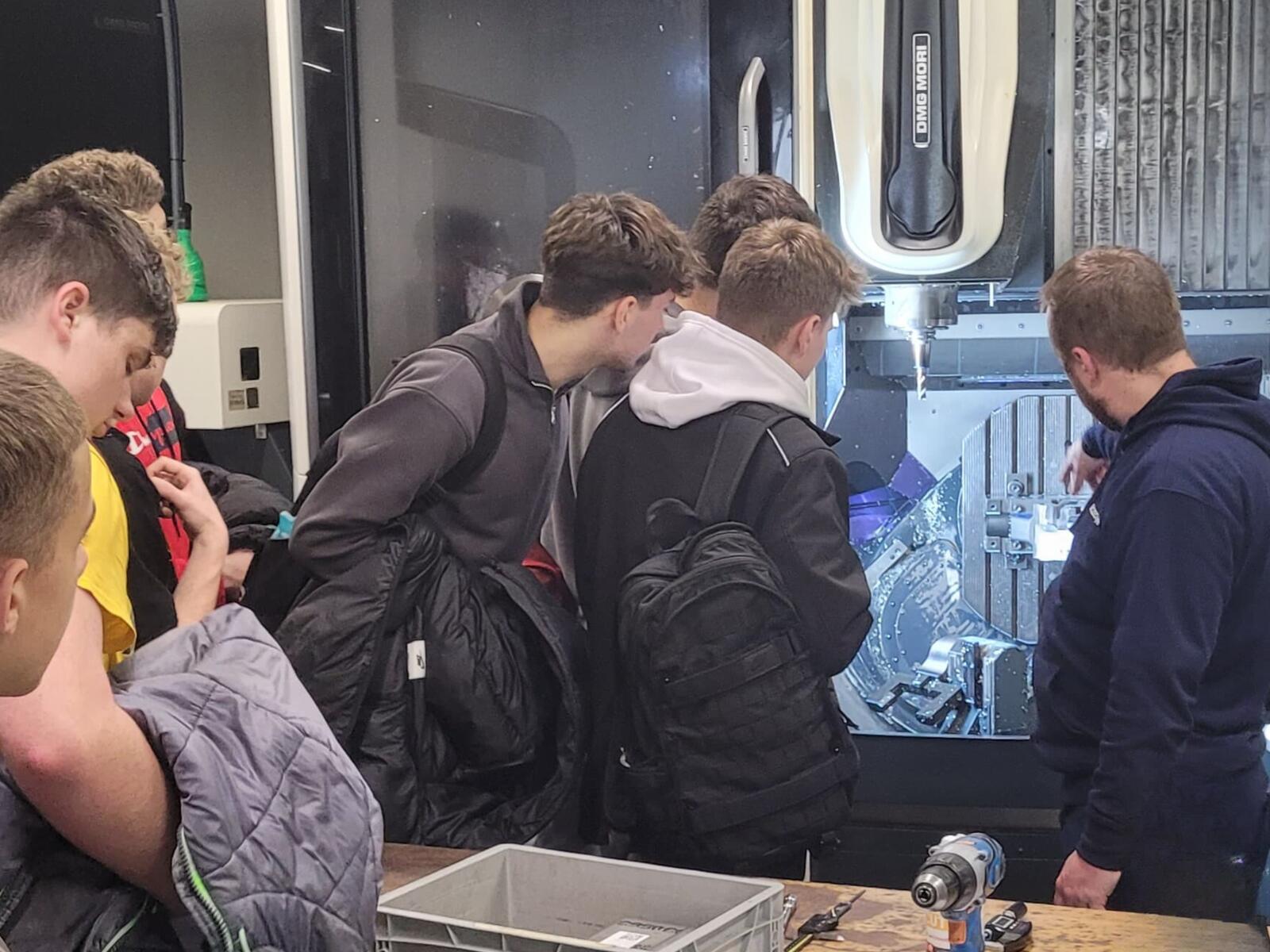 Scholarships in the amount of CZK 17,000 were distributed to students from SPŠP-COP