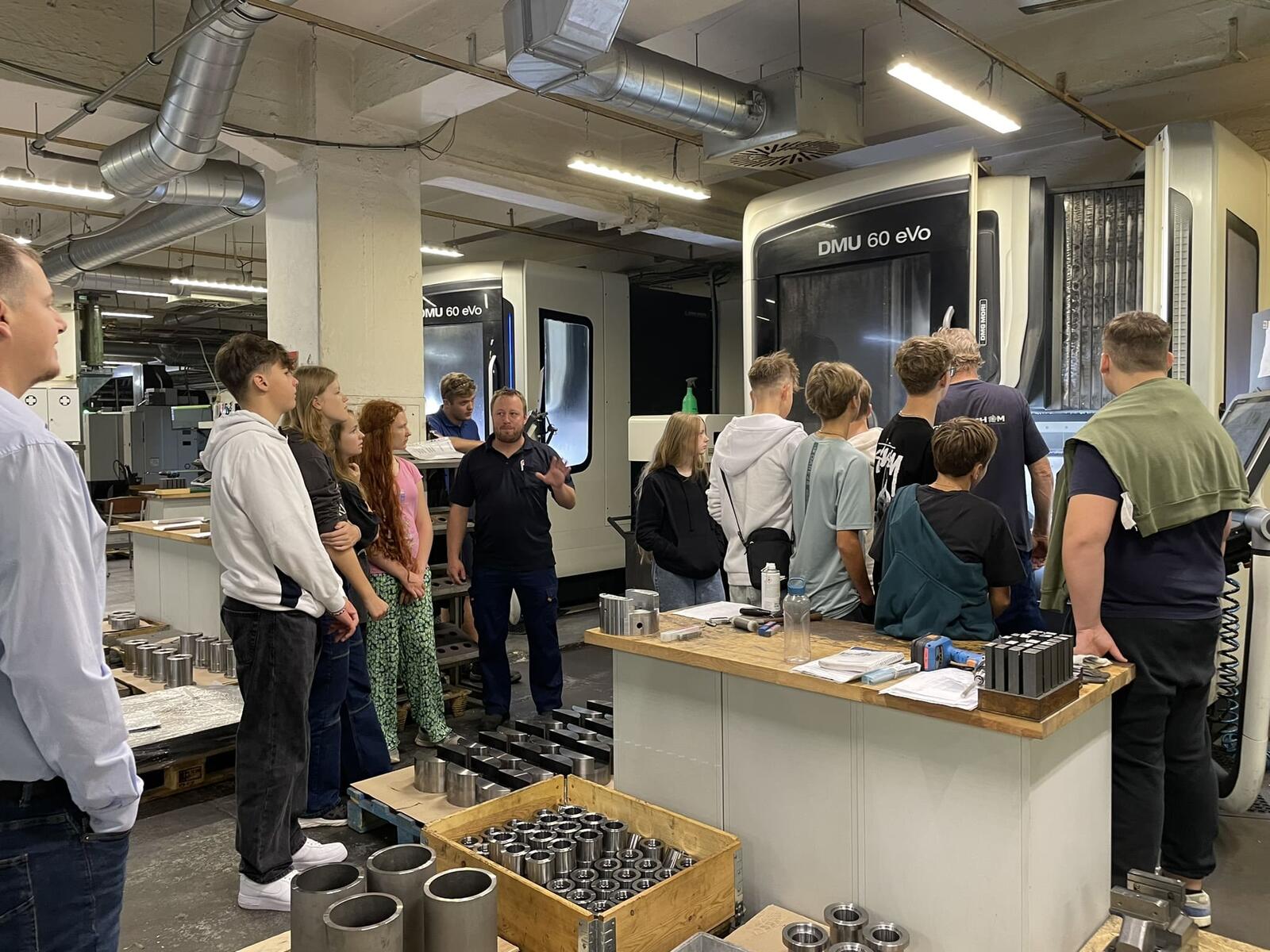 We showed our production to primary school pupils.